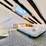 Charming Gran Vía Attic